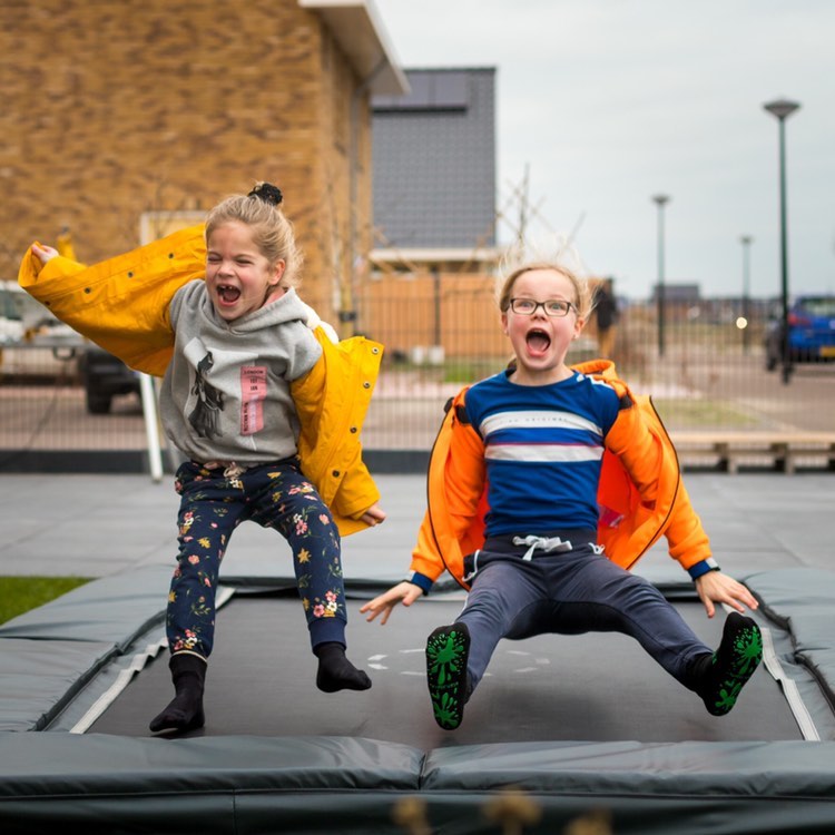 Welke trampoline past bij de leeftijd van je kind? Van peuter tot tiener