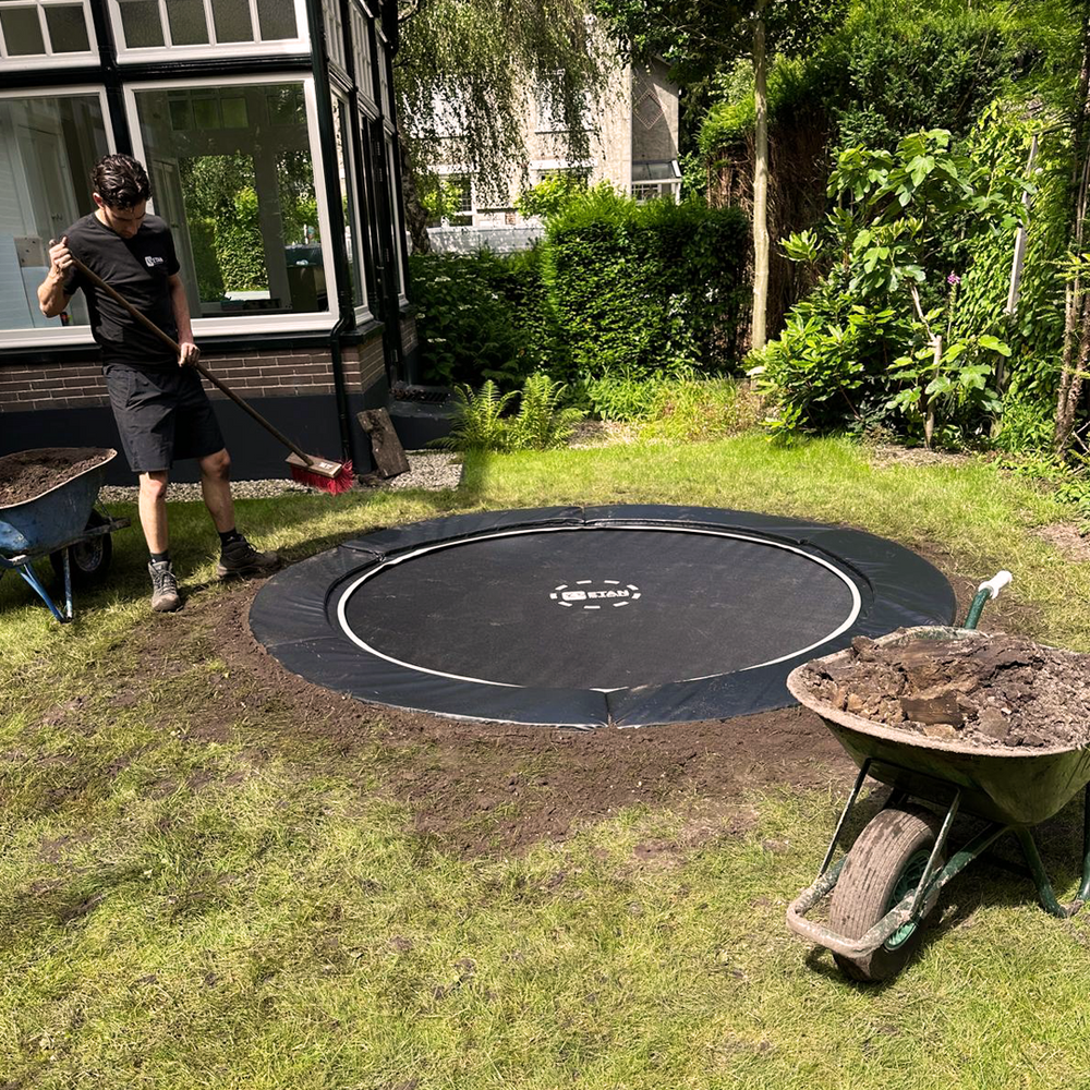 Entdecke: Was ist der Unterschied zwischen einem FlatGround- und einem Inground-Trampolin?